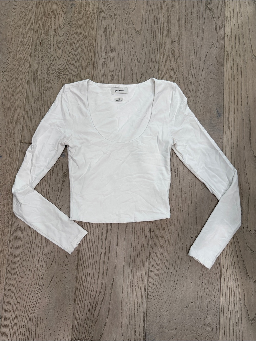 Babaton White Scoop Neck Long Sleeve Crop Top - Slim Fit